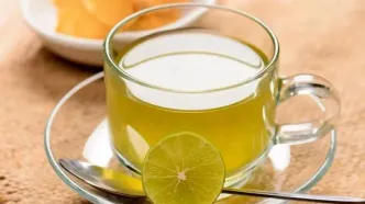 این ترکیب معجزه‌آسا را هر روز بنوشید: 10 فایده باورنکردنی چای سبز با لیمو