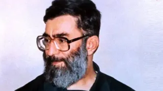 ظاهر متفاوت رهبر انقلاب در بازدید از زلزله‌زدگان بم؛ سال 1382