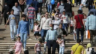 طبقه متوسط فقیر در ایران | بی‌ثباتی و برزخ این طبقه قرار بود موقتی باشد، اما ابدی از آب درآمد | در سه دهه اخیر رابطه حاکمیت و طبقه متوسط با التهاب همراه بود