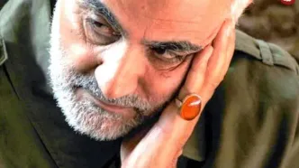 «رهبر انقلاب در حال روبوسی با سردار سلیمانی»