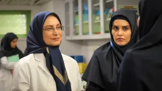 دکتر سریال «رویای ریحانه» در دبی؛ استایل شیک و متفاوت مریم کاویانی سوژه شد!