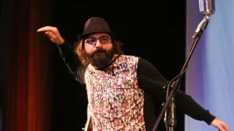 اشتباه گرفتن بهزاد عمرانی، خواننده گروه بمرانی با پیک!/ ویدئو