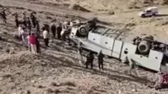 اولین فیلم از اتوبوس واژگون شده در جاده فیروزکوه / تاکنون 4 نفر کشته شده اند