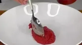 طرز تهیه ساندویچ بادمجون با پیاز جعفری و سس ماست