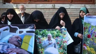 تصاویر؛ دست‌نوشته‌های مردم در مراسم تشییع «محمد کاسبی»