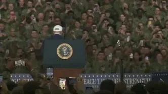 ببینید؛ رقص ترامپ در پایگاه دریایی «یوکوسوکا»