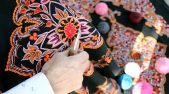نگاهی به هنر رشتی‌دوزی در مستند «میراث ابریشم و رنگ»