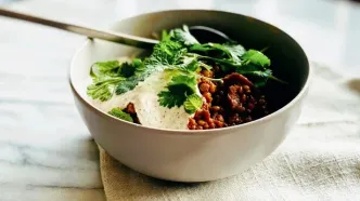 ناهار امروز: طرز تهیه خوراک عدس و بادمجان ؛غذایی سنتی، ساده و گیاهی