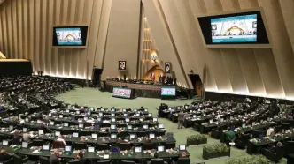 انتقاد روزنامه دولت از مجلس: مگر رهبری نگفتند از ابزارهای نظارتی به صورت افراط استفاده نکنید؟