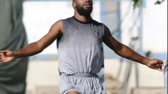 تیپ هاوایی ملی‌پوش استقلال قبل از بازی!