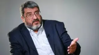 حمله روزنامه اصولگرا به فواد ایزدی: او هیچ درکی از میدان ندارد و با تحقیر قوای نظامی ایران در زمین اسرائیل بازی می‌کند
