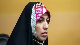 آمنه سادات ذبیح‌پور در کنار دختران بی حجاب حامی حزب الله لبنان در بیروت/ عکس