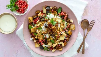 شام امشب با من: طرز تهیه سالاد محبوب «فته بادمجان و سیب‌زمینی»