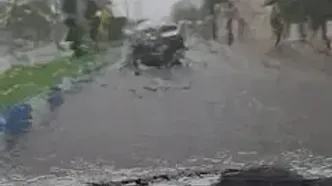 بارش باران و آبگرفتگی شدید خیابان پاسداران بندرانزلی