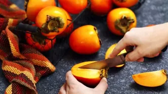 هشدار متخصصان: خرمالوی نارس و پرخوری، بلای جان دستگاه گوارش!
