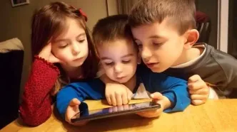 استفاده از موبایل، کودکان را در معرض اوتیسم قرار می‌دهد