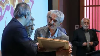 نشان درجه‌یک هنری به «جعفر دهقان» اهدا شد