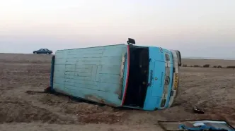 انحراف مینی‌بوس در آبادان / ۱۴ نفر راهی بیمارستان شدند