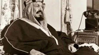 اولین پادشاه عربستان بدون کفش در یک جلسه رسمی