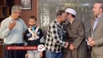 ناظم و دانش‌آموز بوکانی با یکدیگر آشتی کردند