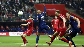 هلند ۱ - ۱ لهستان؛ هلند با نگرانی راهی بازی آخر شد