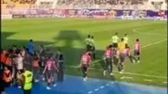 ادای احترام بازیکنان چادرملو و آلومنیوم به صابر کاظمی + ویدیو