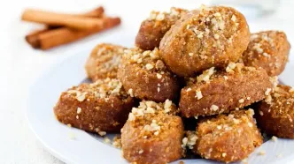 طرز تهیه ملوماکارونا؛ شیرینی سنتی یونانی با عطر پرتقال