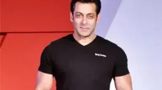 حضور سلمان خان با اسکورت مسلح در خیابان‌های هند!/ویدیو