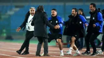 وریا غفوری در آغوش ریکاردو ساپینتو پس از گل استقلال به الوصل +عکس