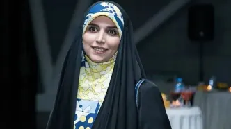 میز مجری صداوسیما حین اجرای برنامه شکست!