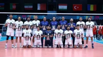 برد سخت مردان والیبال ایران در قدم اول کشورهای اسلامی/ از عکس و بازوبند مشکی تا ۱ دقیقه سکوت برای صابر