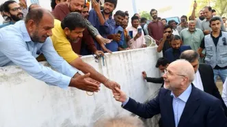 سفر قالیباف به شهر بندری کراچی و شرکت در نماز جمعه این شهر