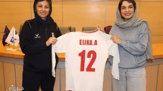 پیراهن شماره ۱۲ تیم ملی بر تن الیکا عبدالرزاقی +عکس