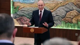 پوتین در یک سفر خارجی نوازنده شد!