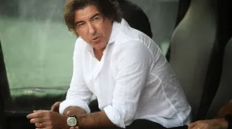 هدیه سرمربی استقلال به سرمربی استقلال!/ واکنش اسطوره تیم ملی به دیدن ساپینتو! +عکس