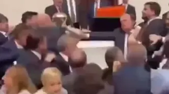 درگیری نمایندگان ترکیه | پارلمان به صحنه زد و خورد بدل شد + ویدئو