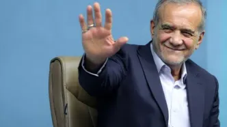 رئیس‌جمهور همراه با ملی‌پوشان فوتبال کشورمان پا به توپ شد