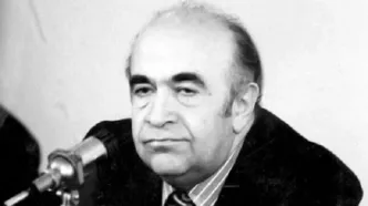 نماز خواندن هویدا در مسجدالنبی مدینه