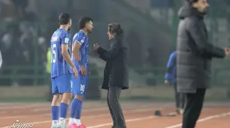 جنجال رضاییان روی نیمکت به خاطر تصمیم عجیب ساپینتو؛ رامین پیراهن استقلال را پرت کرد؟