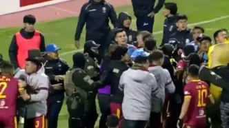 بازی فوتبال به خاک و خون کشیده شد؛ داور 17 نفر را اخراج کرد