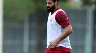 رقص معروف حسین کنعانی مقابل هواداران پرسپولیس/ ویدئو