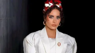 سفر پرحاشیه الناز شاکردوست بعد از مرد شدنش در حال استراحت در ساحل