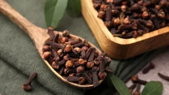 توصیه به مردان: میخک بخورید تا از مشکلات پروستات در امان باشید