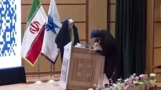 میز مجری صداوسیما حین اجرای برنامه شکست!/ویدیو