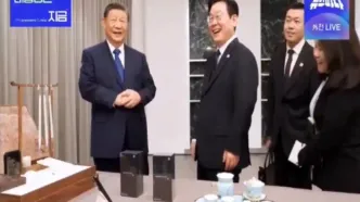 شوخی بامزه رئیس‌جمهور کره‌جنوبی با همتای چینی درباره گوشی شیائومی + فیلم