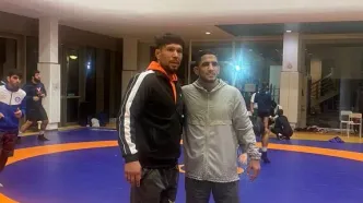 صف انتظار برای عکس با دو ستاره کشتی ایران در ریاض!