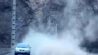 لحظه وحشتناک ریزش کوه در جاده چالوس