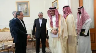 تصویر دیدار معاون وزیر خارجه عربستان با عراقچی