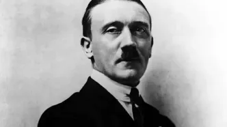 «آدولف هیتلر» در جوانی و با مدل سبیل متفاوت؛ سال 1295