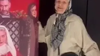 ببینید؛ مادر نعیمه نظام‌دوست در اکران کج‌پیله